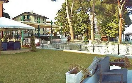 Appartement Sleeps 4 Pool Wifi Meina
